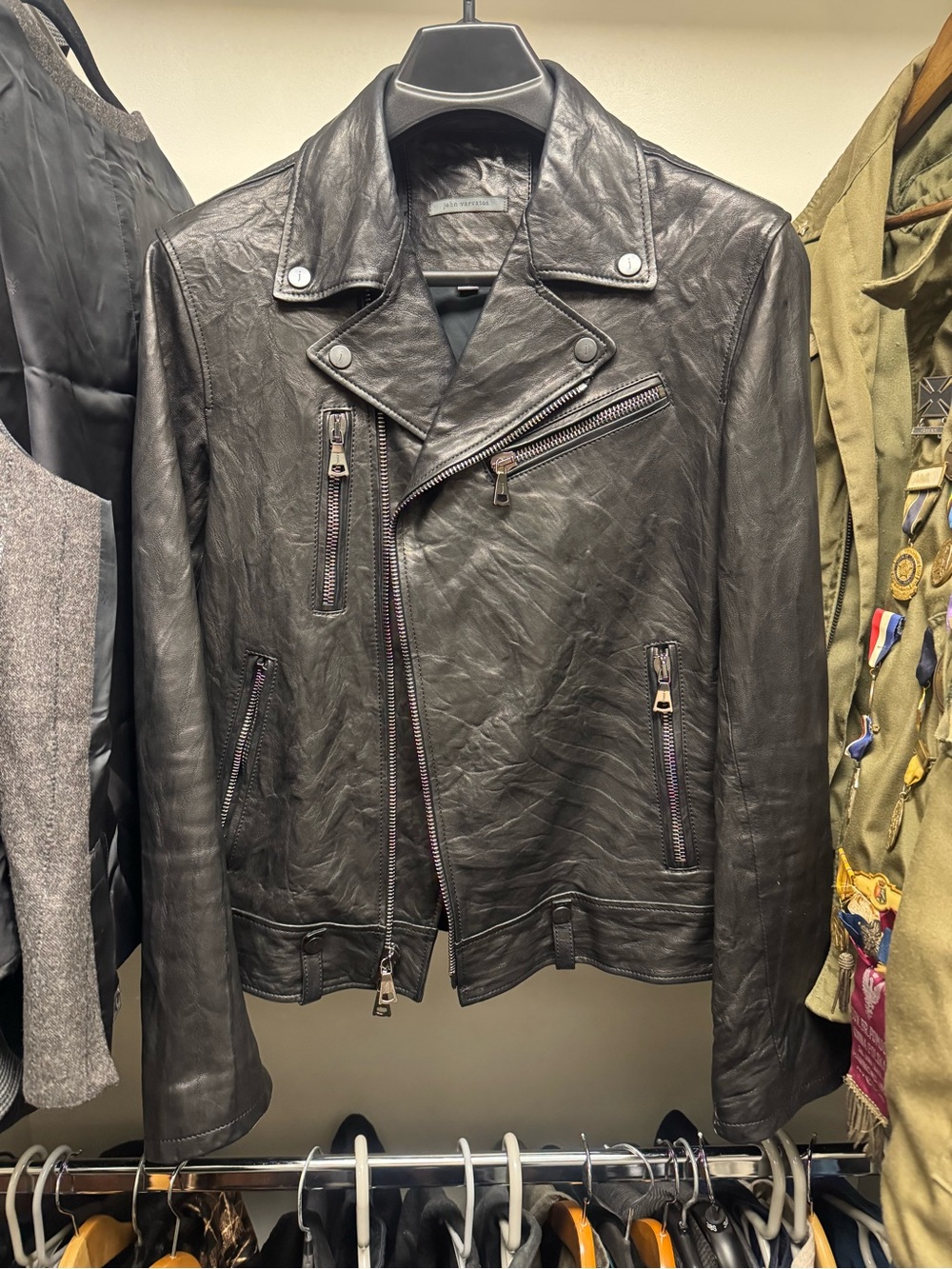 $2198 JOHN VARVATOS Crinkled Chelsea Leather Moto Jacket sz. 46